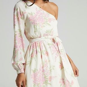 NWT Cerise Midi Dress in Cream Floral